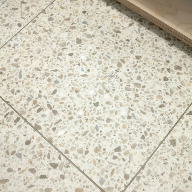 Pale Ash: Beautifully designed LVT flooring from the Amtico Spacia